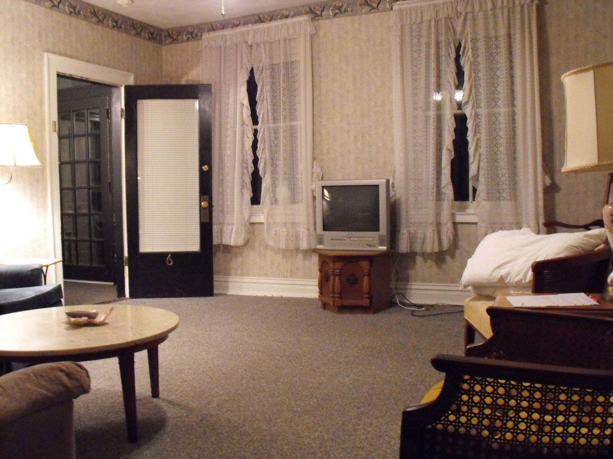 Empire House Hotel Rising Sun ภายนอก รูปภาพ