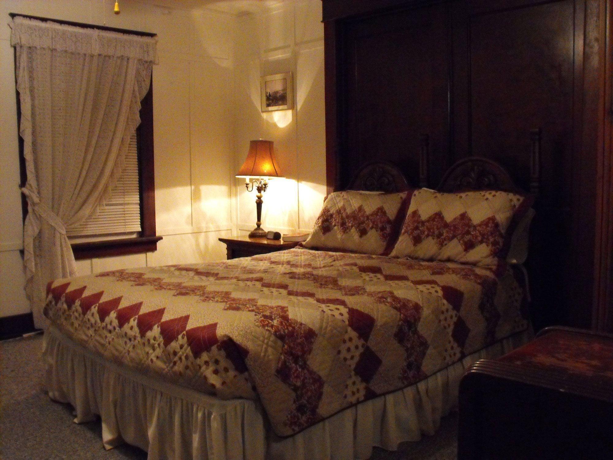 Empire House Hotel Rising Sun ภายนอก รูปภาพ