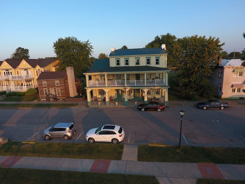 Empire House Hotel Rising Sun ภายนอก รูปภาพ